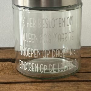 Snoeppot 'Besloten te snoepen op dagen die eindigen met de letter G'